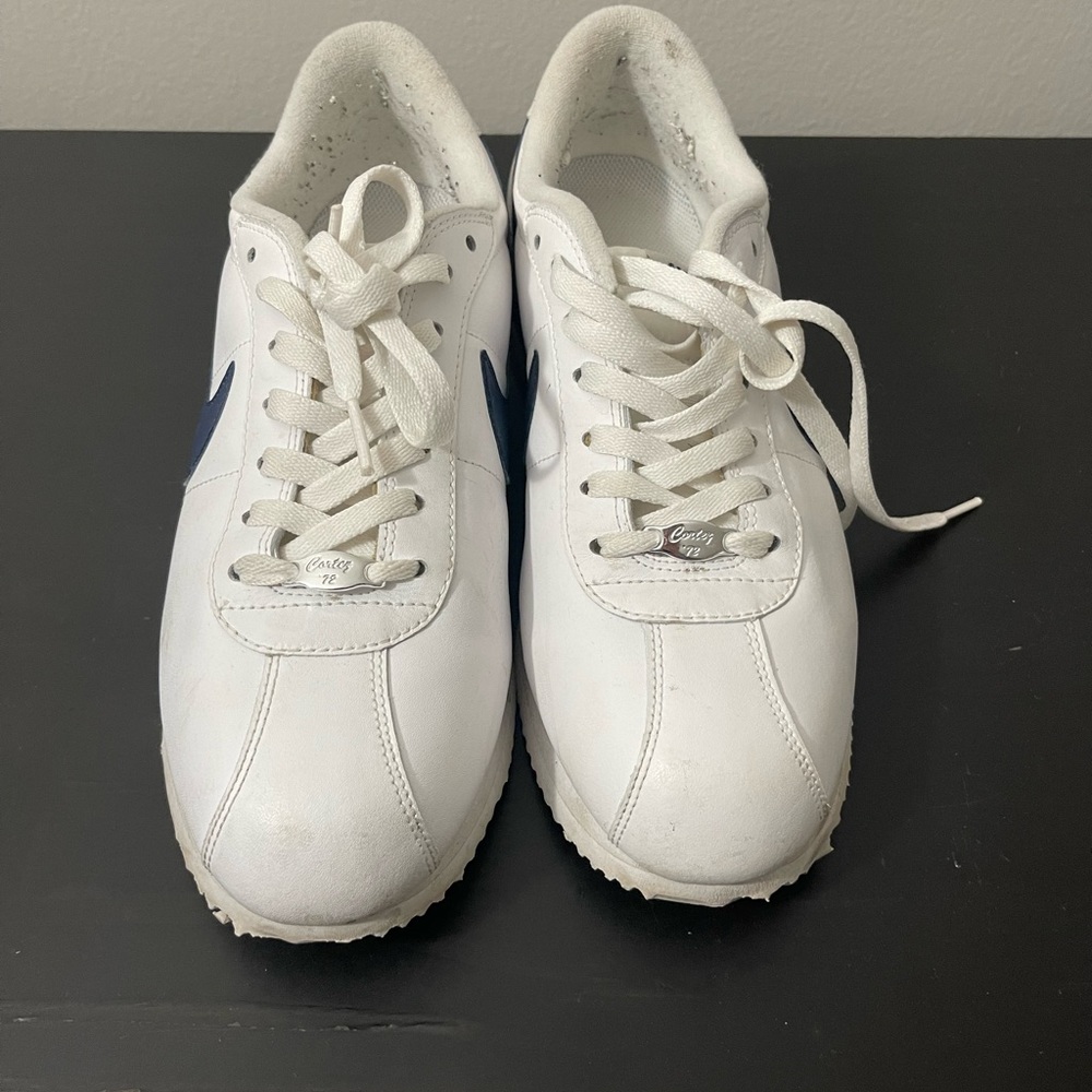 I’m selling some white and blue Cortez size 10
